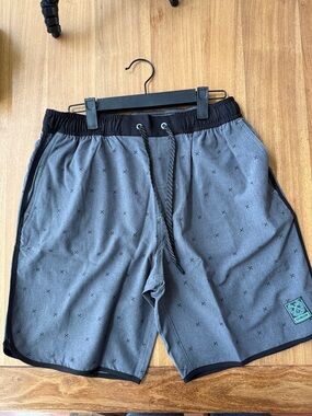 Dixxon Board trunk Shorts Men’s Size Small Black Gray  hammers Elastic Waist